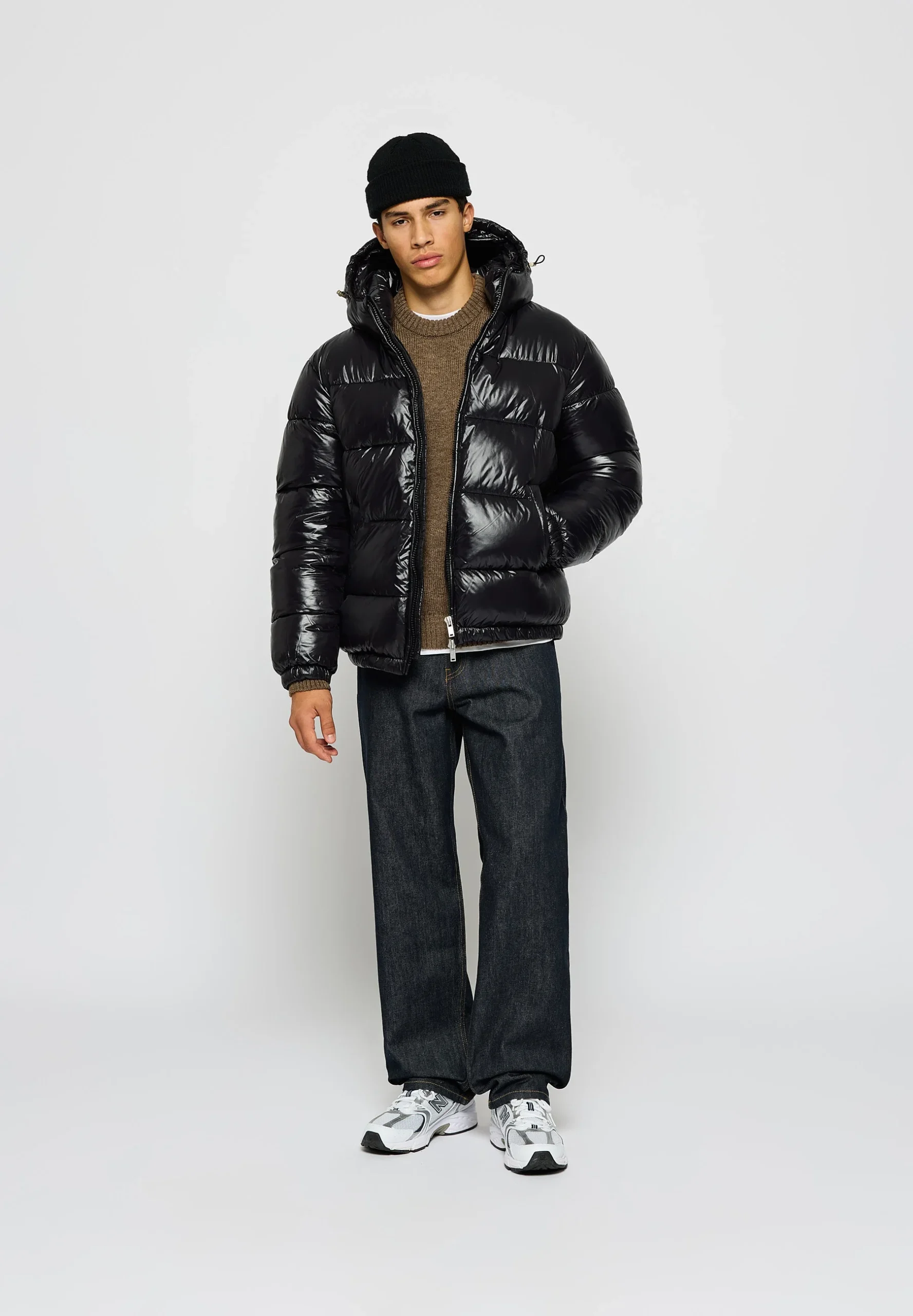 b7ce3739fa274c41aa7b4a69be0ed205 A-Doudoune à capuche MKYN – Image 1